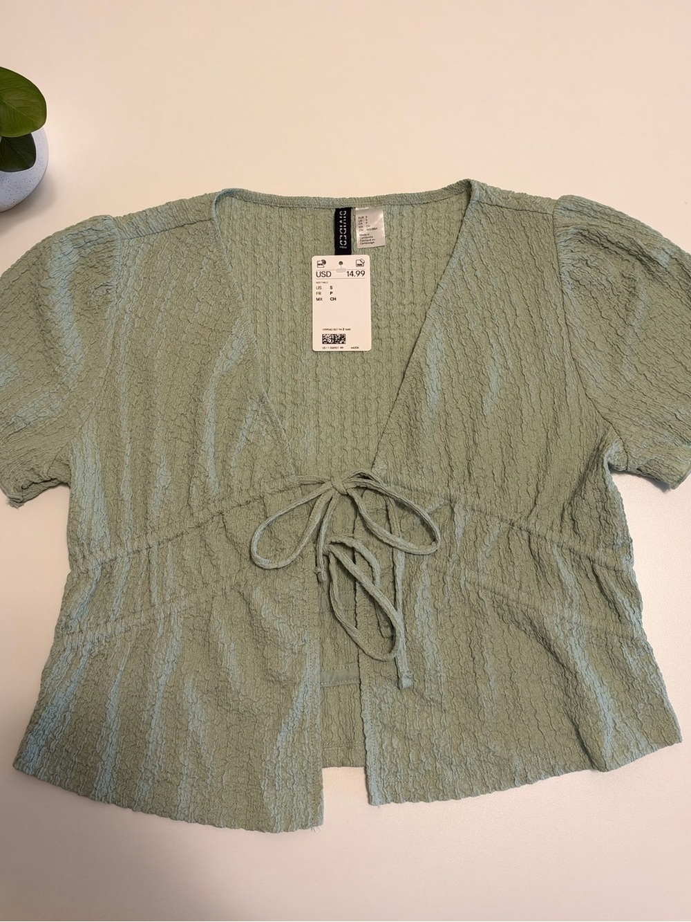 H&M Divided NWT Sage Green Textured Plisse Tie-Front Cropped Top Size S Small